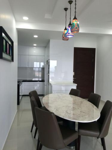 

8 Kinrara Serviced Apt Puchong
