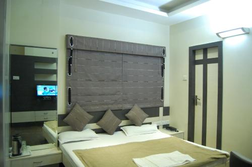 2 twin beds
