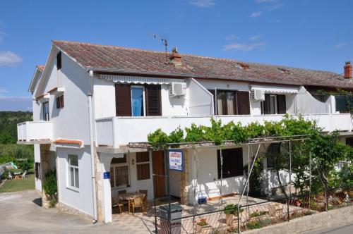  Apartments Marija Lopar (880) in Lopar