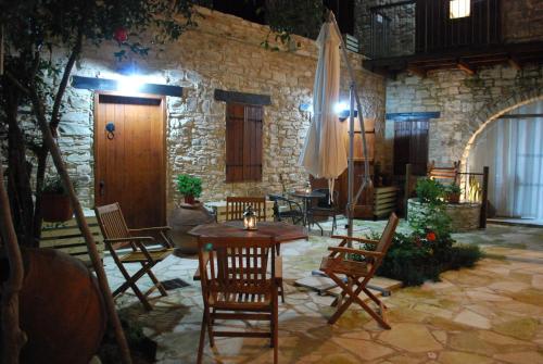 Vavla Rustic Retreat - image 7