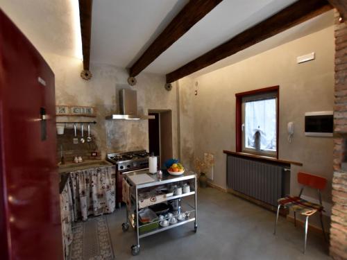 Ancient renovated farmstead with private equipped garden Only 3km from the lake