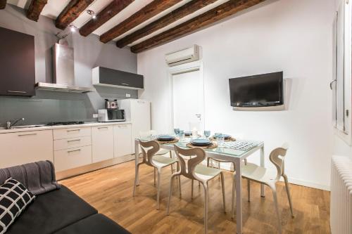 Arsenale Design Apartment R&R - image 7