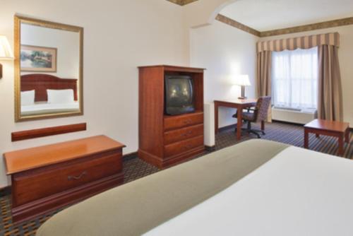 Holiday Inn Express Hotel & Suites Laurinburg, an IHG Hotel
