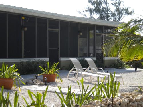 Instalaciones, Hollywood Beach Suites Turks and Caicos in Whitby