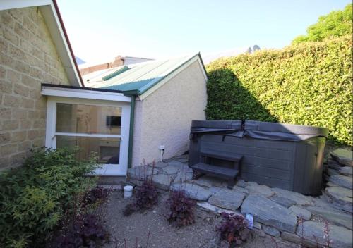 Luxury One-Bedroom Cottage