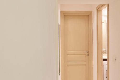 Vatican House - main image