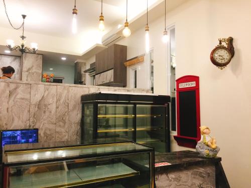 My happiness baking room near Yanzihkou Trail (Swallow Grotto)