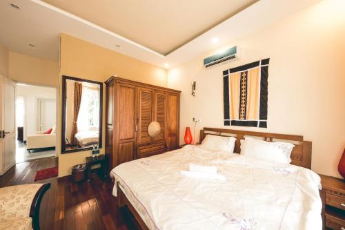The Hillside Homestay -Triple Room with balcony near Dan Nam Giao