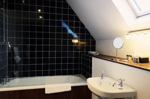 The Lime Tree Room Type - Twin Room with Bathroom