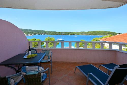 Comfort One-Bedroom Apartment with Balcony and Sea View