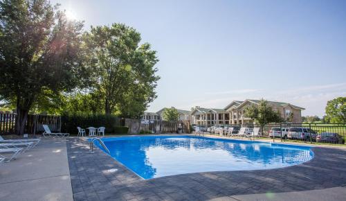 The Leading Edge Condo - image 8