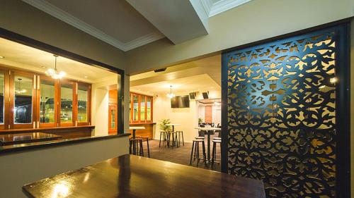 Heritage Hotel Rockhampton Ideally located in the Rockhampton City Center area, Heritage Hotel Rockhampton promises a relaxing and wonderful visit. The property offers a high standard of service and amenities to suit the indivi