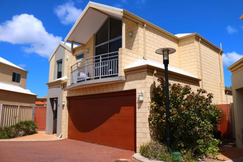 

MANDURAH on the TERRACE