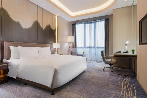 Wanda Realm Changzhou Ideally located in the Wujin area, Wanda Realm Changzhou promises a relaxing and wonderful visit. Both business travelers and tourists can enjoy the propertys facilities and services. Service-minded 