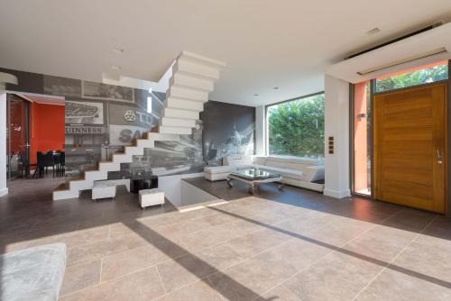 Almond Villa - main image