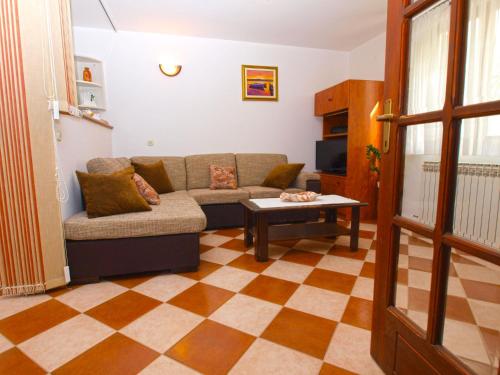 House 1058 - image 3