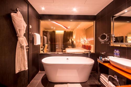 Banyo, Carnelian Muscat - Airport Hotel in Muscat City