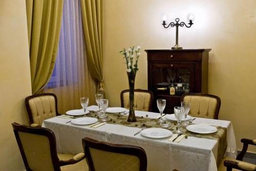 Hotel Maryo - main image