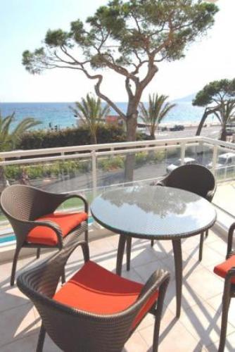Stunning 2 Bed Apt on the seafront of Cannes in a high class secure building with swimming pool - 46