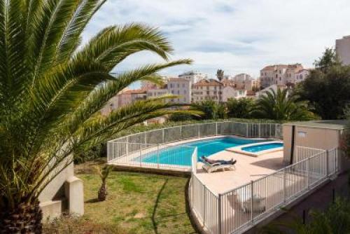 Modern spacious 3 Bed 2 Bath Apt in quiet residential area of Cannes walking distance to Croisette 1