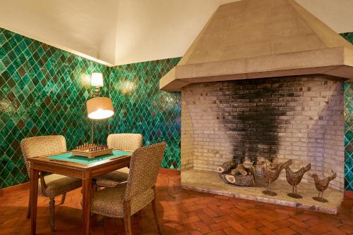 ห้องส่วนกลางสำหรับนั่งเล่น/ดูทีวี, Penina Hotel & Golf Resort in อัลวอร์