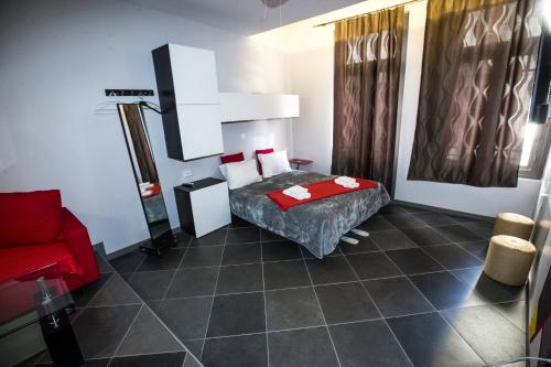 Trendy Living in Monastiraki - Tap to explore photos