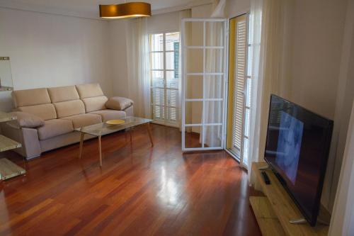 APT GIBRALHORCE SUITE by Malaga Picasso Rentals Selection, Málaga