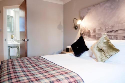 The White Hart Hotel - image 8