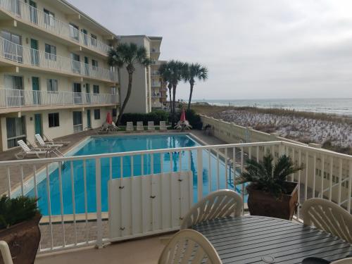Beach Getaway Condo - image 2