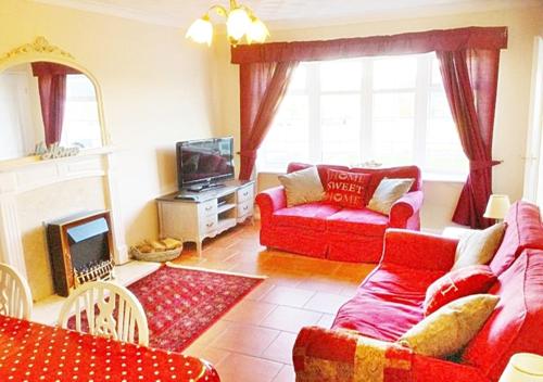 Coconut Cottage - Snuggle up! For a Cosy Winter getaway by the Sea in this adorable Seaside Cottage in Sunny Sutton on Sea