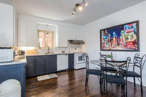 Kitchen, Gite du Survenant Montreal in Mercier-Hochelaga-Maisonneuve