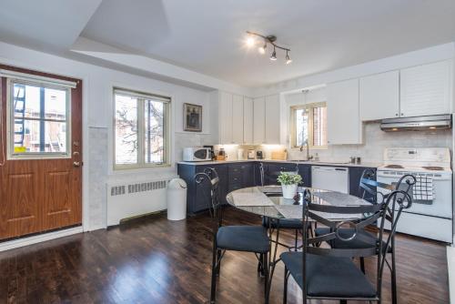 Kitchen, Gite du Survenant Montreal in Mercier-Hochelaga-Maisonneuve