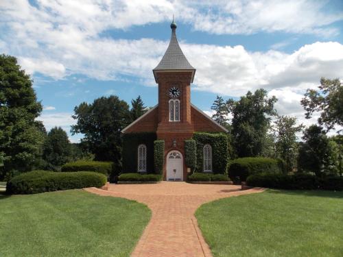 A B&B at Llewellyn Lodge – Lexington, VA