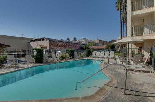 Swimming pool, Vagabond Inn Glendale in Glendale