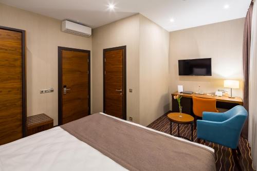 Taurus City Hotel - image 11