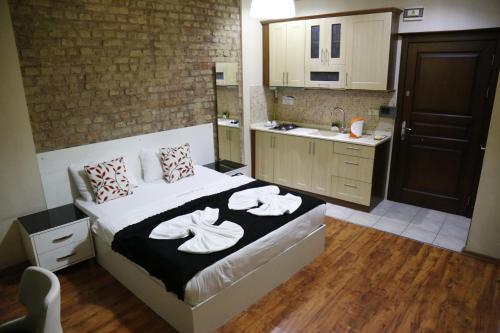 Full House Boutique Hotel - image 5