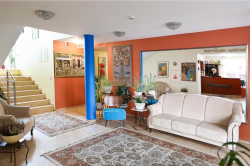 大廳, 斯姆爾日內酒店 (Smelyne) in 帕納瓦茲