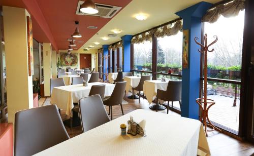 酒吧/Lounge Bar, 斯姆爾日內酒店 (Smelyne) in 帕納瓦茲