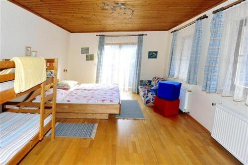 Surtmannhof in โฮชรินด์