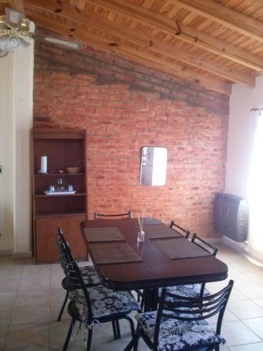 2 bedrooms, 5 beds