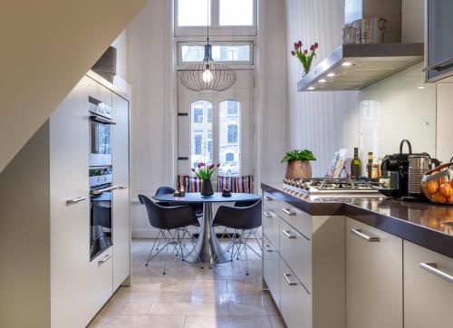 18th Century Groundfloor Canal House with patio/garden, Ámsterdam (foto 3)