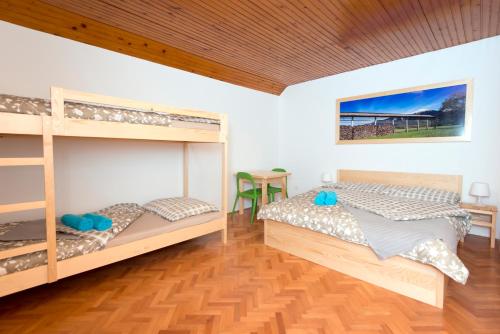 Double Room with Castle View, Balcony and Shared Bathroom image 10