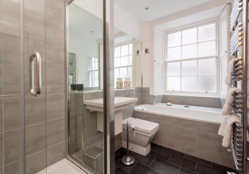 Parliament Sq (apt 3) Royal Mile - image 13