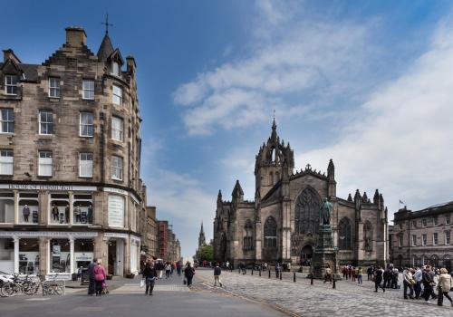 St Giles Royal Mile - image 2