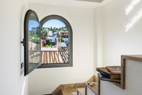 Townhouse Calvari - image 2