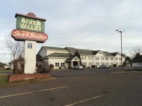 River Valley Inn & Suites - Accommodation - Osceola