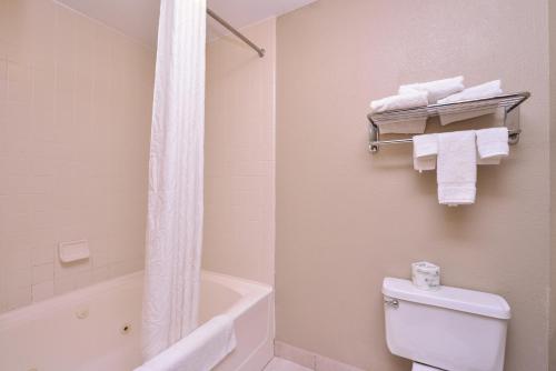 Baymont By Wyndham Sioux Falls West Photo 21