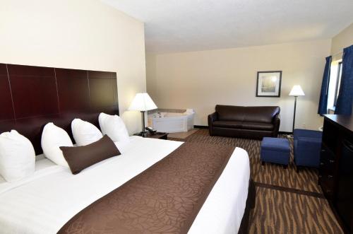 1 king bed, 1 sofa bed