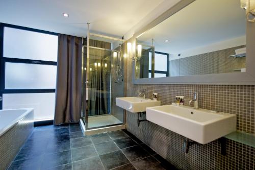 room detail thumbnail 2