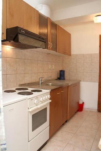 Apartments with a parking space Jelsa Hvar - 4589 - image 4